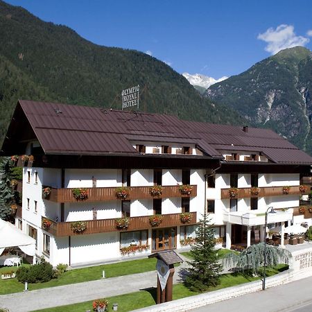 Royal Olympic Hotel Pinzolo Esterno foto