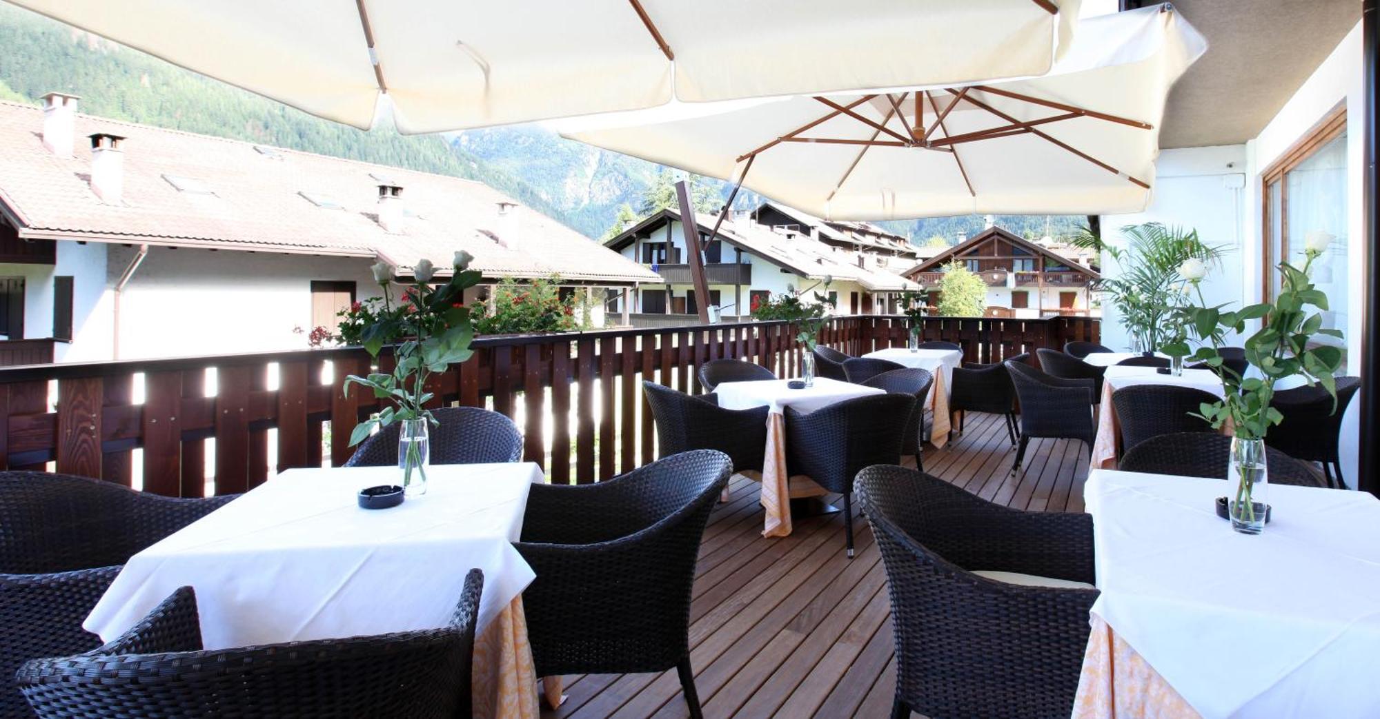 Royal Olympic Hotel Pinzolo Esterno foto
